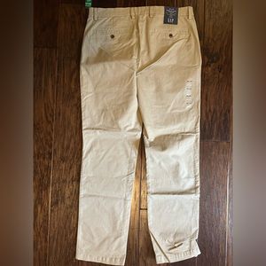 Men’s Gap Essential Khaki Straight Pants 34x32. NWT. GapFlex